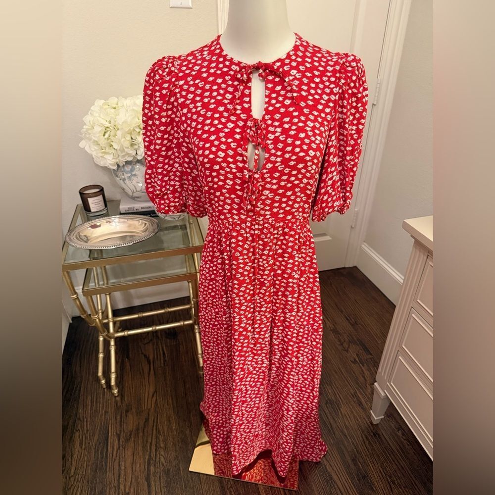 Mint Velvet Lip Print Midi Dress
AB19 - Picture 3 of 7